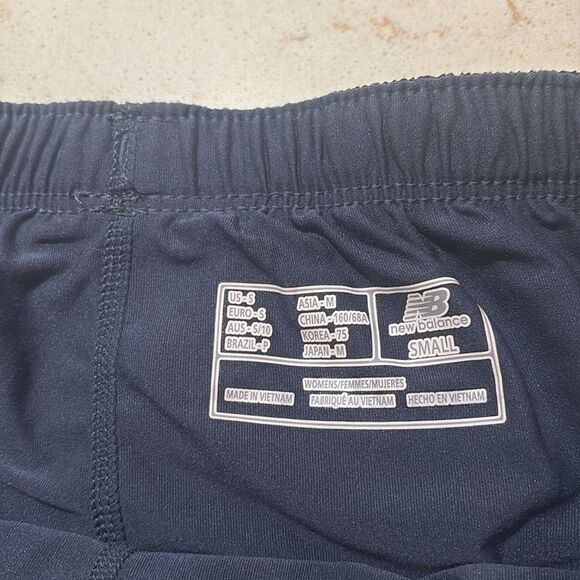 New Balance athletic shorts with tights underneath SZ small - Picture 3 of 5